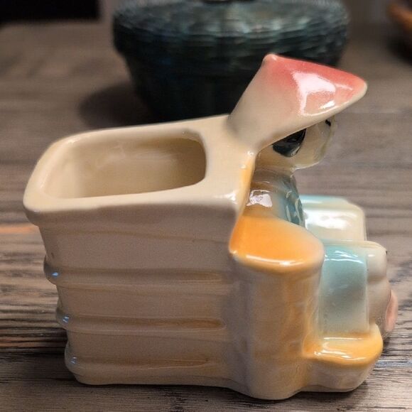 Vintage Shawnee Pottery Asian Child Reading a Book Planter USA #574 1950s - Picture 4 of 9